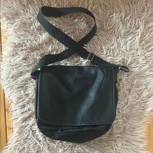 Elegant Black Leather Crossbody Bag